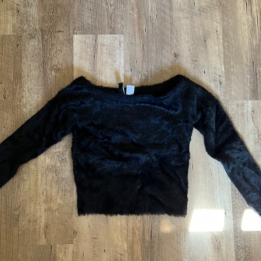 H&M off the shoulders crop sweater